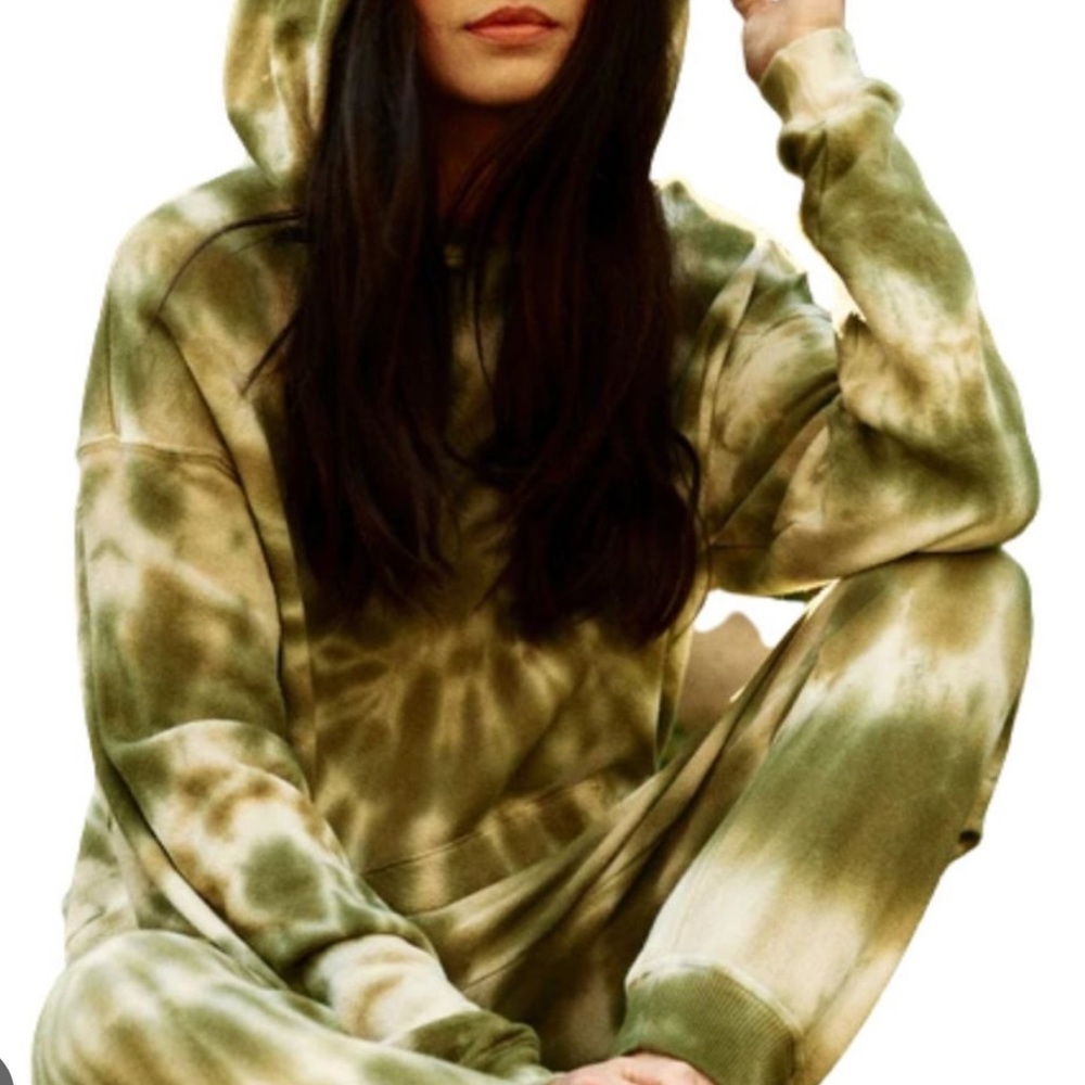 The GREAT gym hoodie in tie dye army